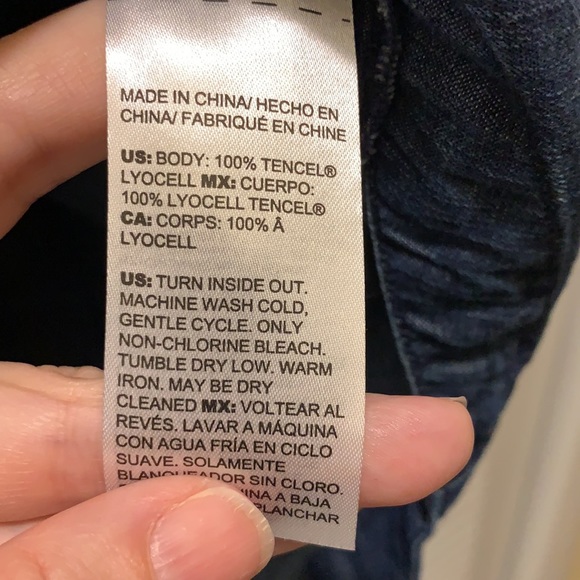 Size 16/18 Chico’s denim like blouse. Long sleeve that can roll. - Picture 6 of 6